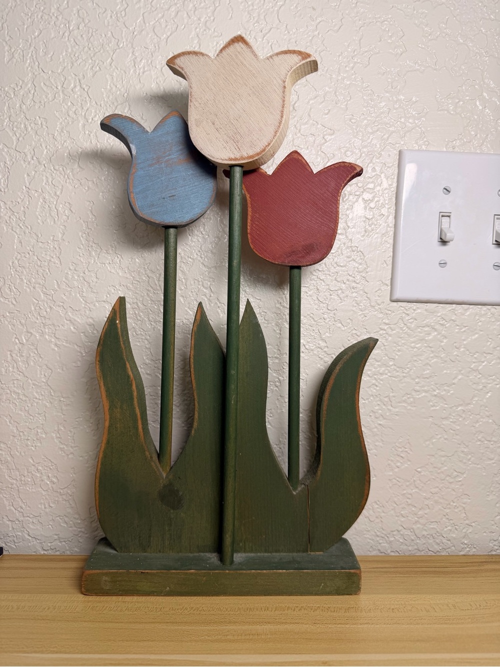 Vintage 90’s Rustic Wooden Tulip Trio Decor Red White Blue Grandma Cottage EUC